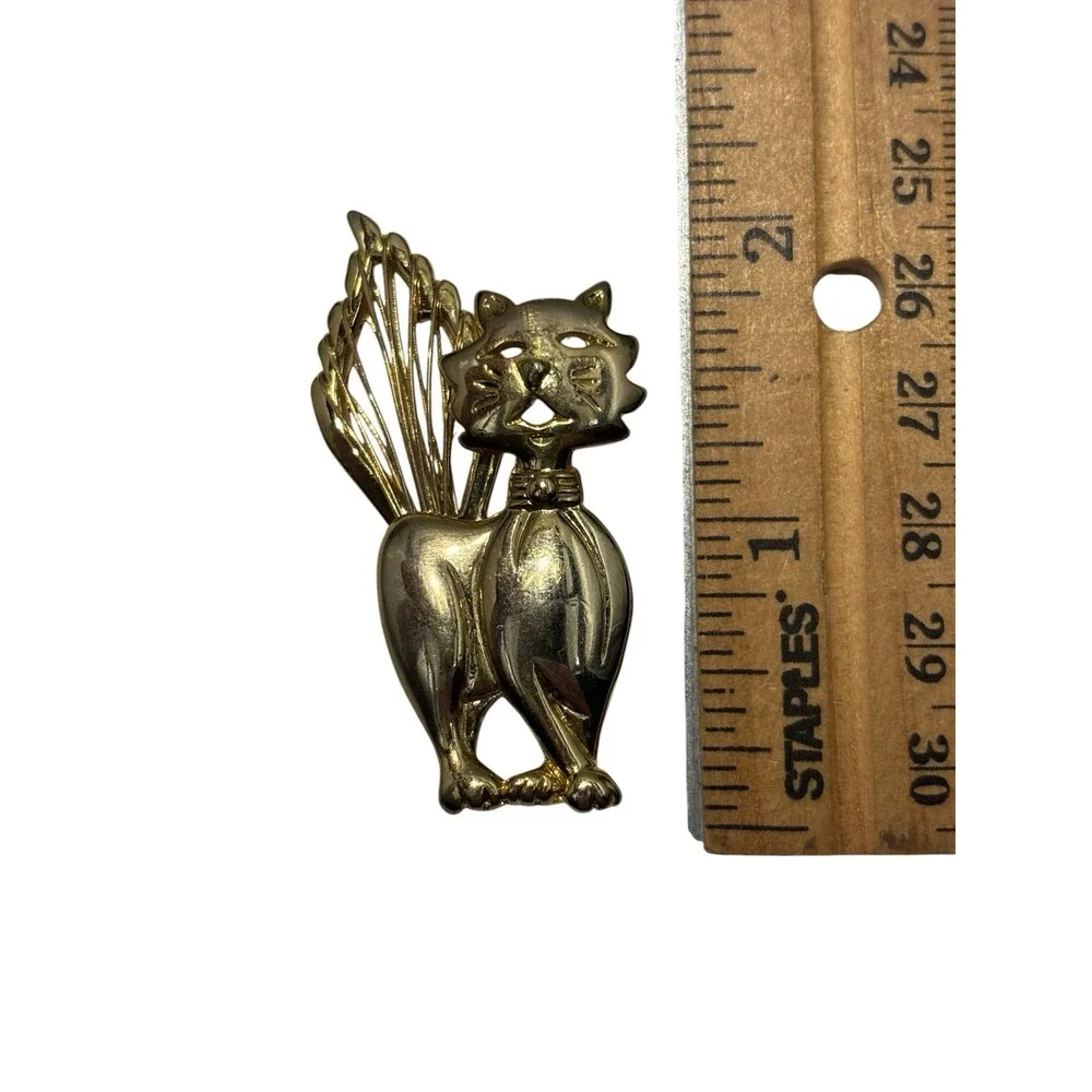 Vintage Signed SFJ Gold Tone Fanned Tail Feline Kitty Cat Kitten Brooch Pin